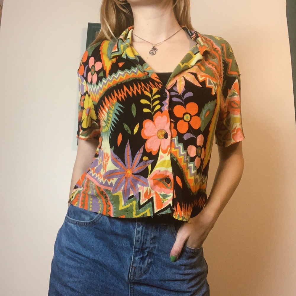🌼Abstract Retro Button Up🌼 - Picture 5 of 5